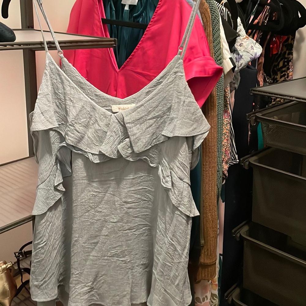 Off the shoulder Grey tank!